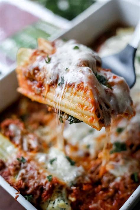 How many sugar are in manicotti, with sauce - calories, carbs, nutrition