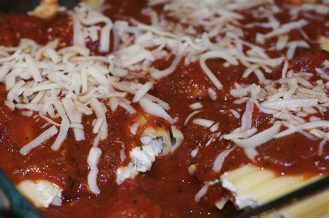 How many sugar are in manicotti with marinara sauce - calories, carbs, nutrition