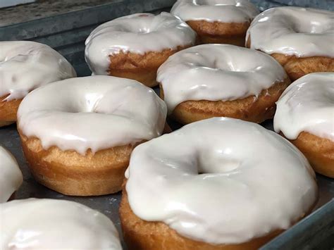 How many sugar are in maple frosted donut - calories, carbs, nutrition