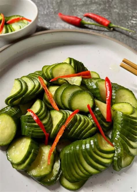 How many sugar are in marinated cucumber salad - calories, carbs, nutrition