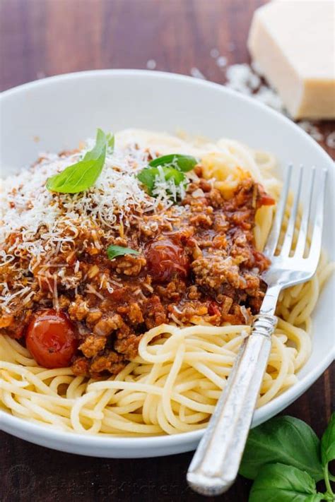 How many sugar are in meals - spaghetti with meat sauce - calories, carbs, nutrition