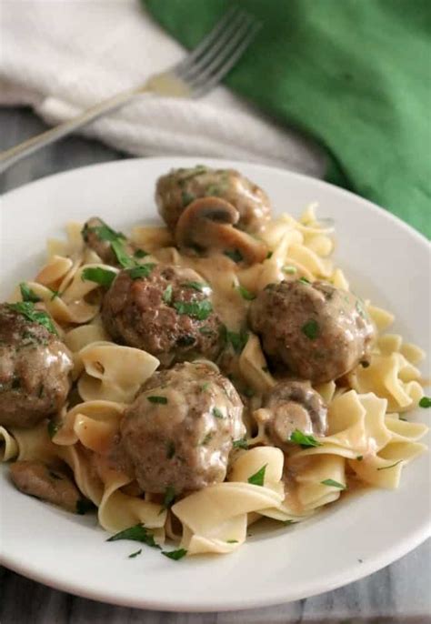 How many sugar are in meatball stroganoff over egg noodles - calories, carbs, nutrition