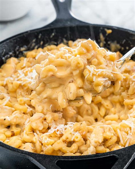 How many sugar are in mediterranean chicken mac n cheese - calories, carbs, nutrition