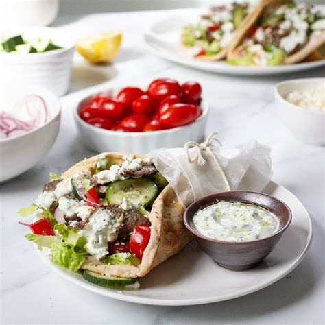 How many sugar are in mediterranean deli lamb gyro - calories, carbs, nutrition