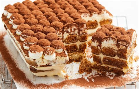 How many sugar are in mediterranean deli tiramisu - calories, carbs, nutrition