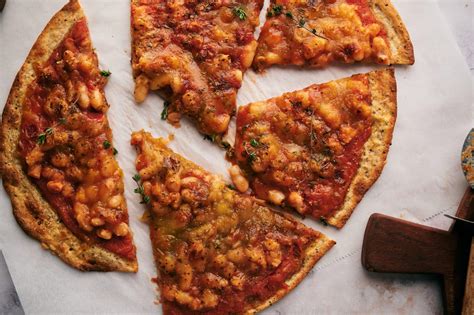 How many sugar are in mediterranean white bean pizza - calories, carbs, nutrition