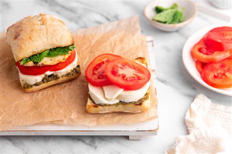 How many sugar are in melanzana caprese sandwich plate - calories, carbs, nutrition