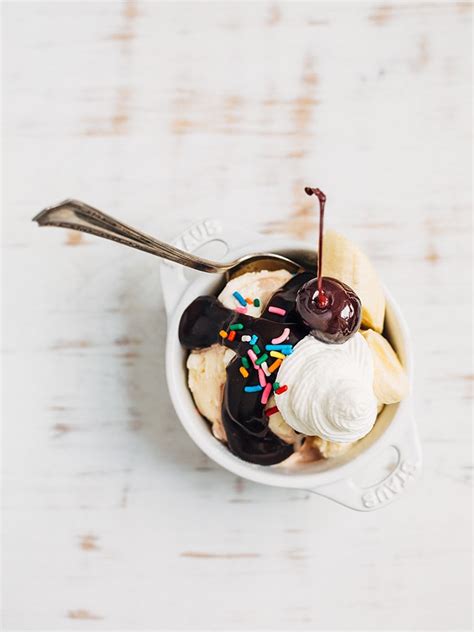 How many sugar are in mini banana split - calories, carbs, nutrition