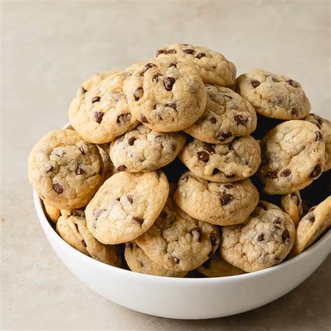 How many sugar are in mini chocolate chip cookies (2) - calories, carbs, nutrition