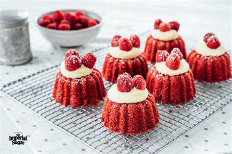 How many sugar are in mini red velvet bundt cake - calories, carbs, nutrition