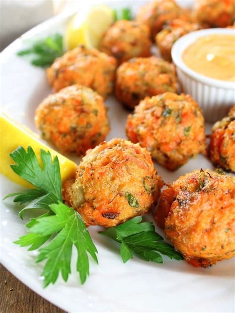 How many sugar are in mini salmon cakes - calories, carbs, nutrition