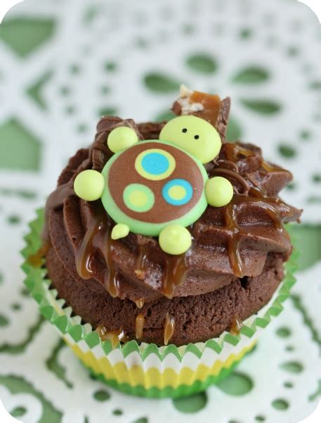 How many sugar are in mini turtle cupcake - calories, carbs, nutrition