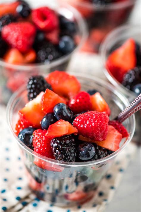 How many sugar are in mixed berry salad cup - calories, carbs, nutrition