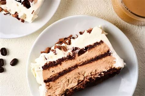 How many sugar are in mocha ice box cake - calories, carbs, nutrition