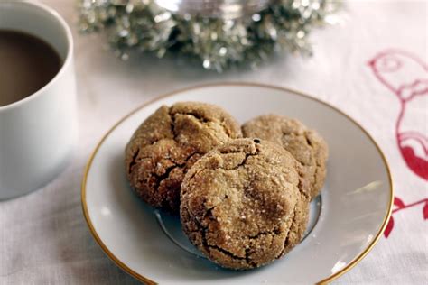 How many sugar are in molasses clove cookie - calories, carbs, nutrition