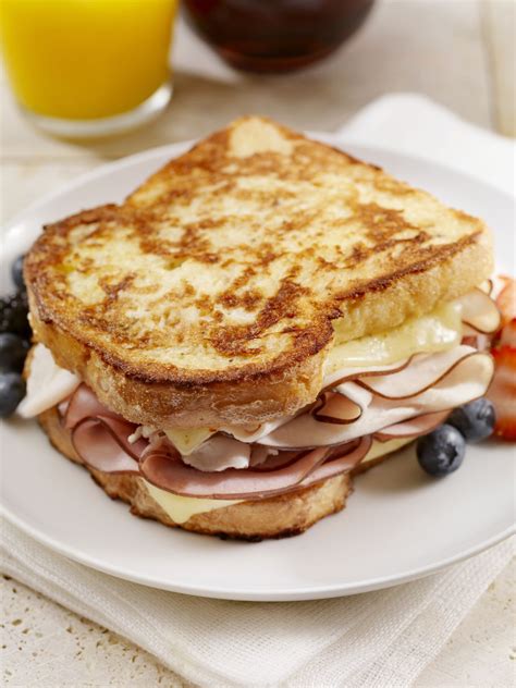How many sugar are in monte cristo sandwich 2 - calories, carbs, nutrition