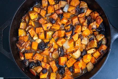 How many sugar are in moroccan chickwn with sweet potato small - calories, carbs, nutrition