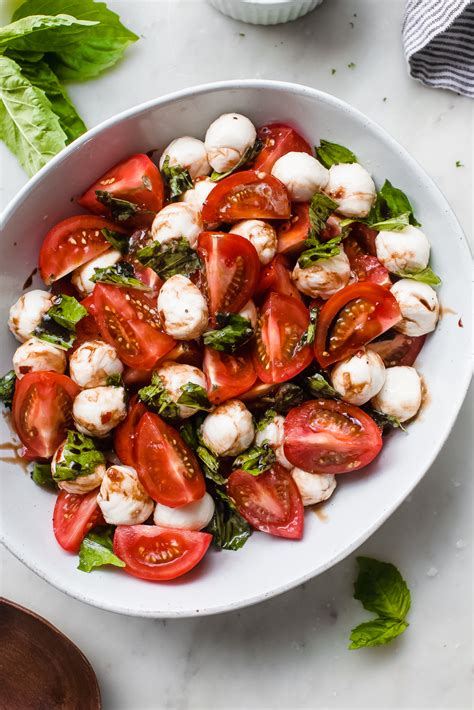 How many sugar are in mozzarella basil tomato - calories, carbs, nutrition