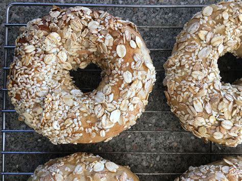 How many sugar are in multigrain bagel - calories, carbs, nutrition