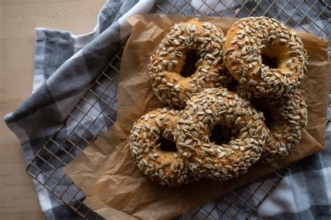 How many sugar are in multigrain bagel (63651.19) - calories, carbs, nutrition