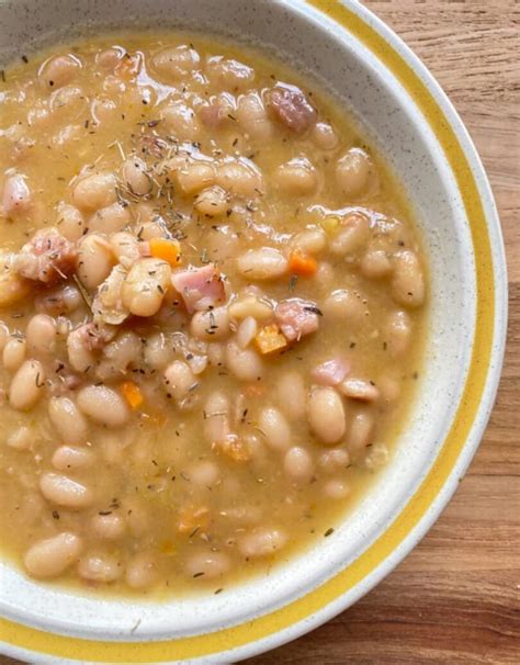 How many sugar are in navy bean soup - calories, carbs, nutrition