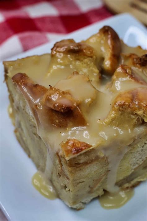 How many sugar are in new orleans bread pudding with bourbon sauce - calories, carbs, nutrition