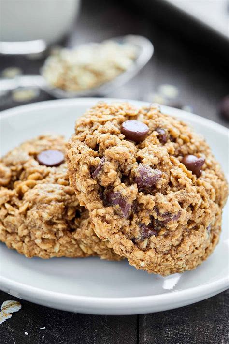 How many sugar are in oatmeal chocolate chip cookies - calories, carbs, nutrition