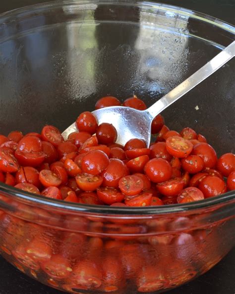 How many sugar are in oil sundried tomato & roasted garlic 1 tbsp - calories, carbs, nutrition