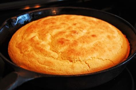 How many sugar are in old fashioned cornbread - calories, carbs, nutrition