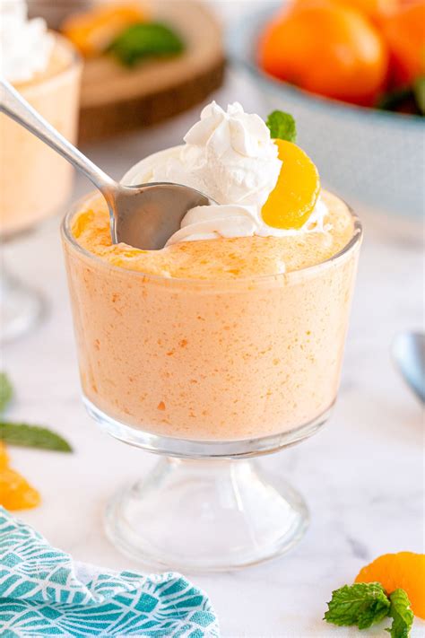 How many sugar are in orange gelatin with whipped topping - calories, carbs, nutrition