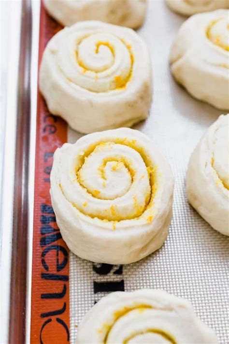 How many sugar are in orange sweet rolls - calories, carbs, nutrition