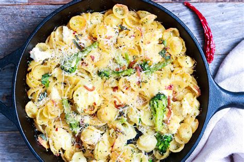 How many sugar are in orecchiette with broccoli & chickpeas - calories, carbs, nutrition