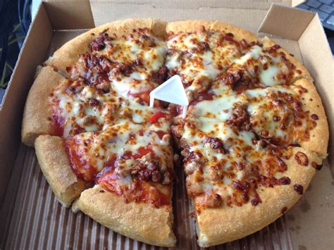 How many sugar are in oriental bbq beef pizza - calories, carbs, nutrition