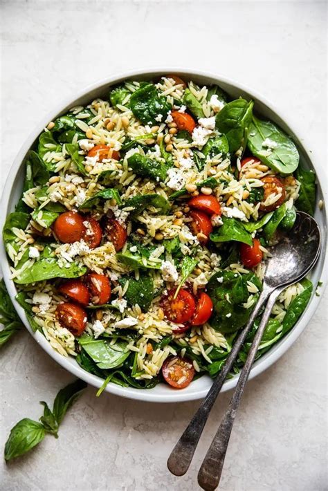 How many sugar are in orzo salad with spinach & feta - calories, carbs, nutrition