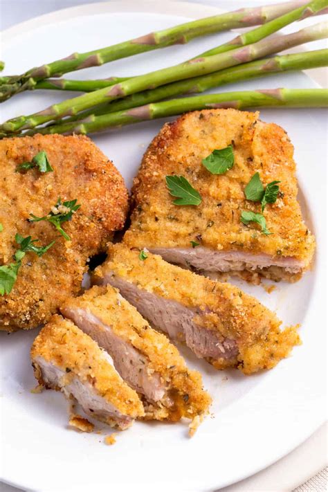 How many sugar are in oven baked breaded pork escalope served with caramelized pineapple - calories, carbs, nutrition