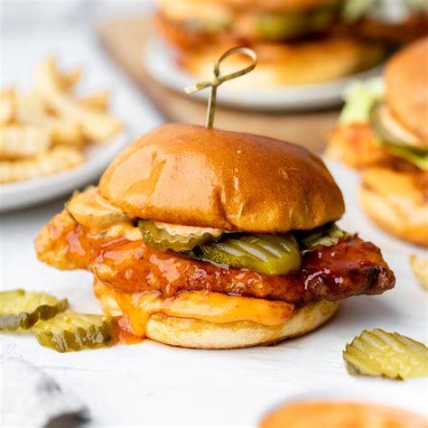 How many sugar are in oven roasted chili chicken sandwich - calories, carbs, nutrition
