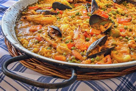 How many sugar are in paella - calories, carbs, nutrition