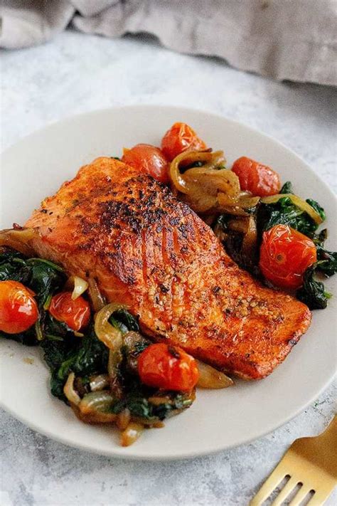 How many sugar are in pan seared salmon with roasted leeks - calories, carbs, nutrition