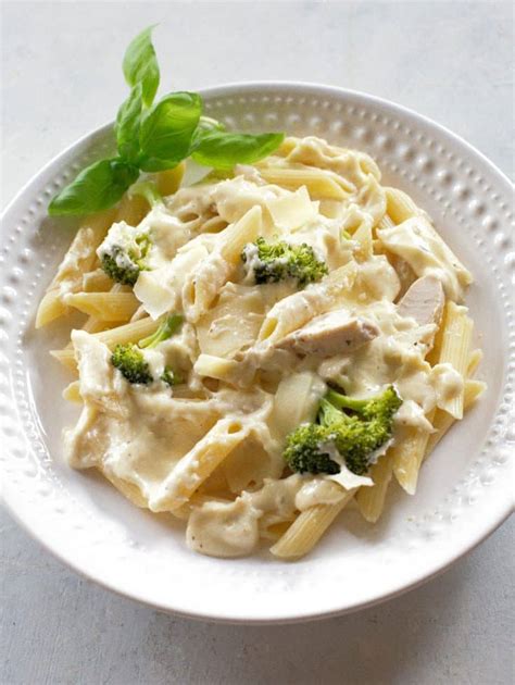 How many sugar are in pandinis pasta chicken broccoli alfredo - calories, carbs, nutrition