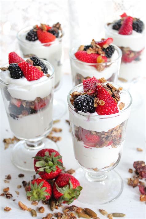 How many sugar are in parfait with granola - calories, carbs, nutrition