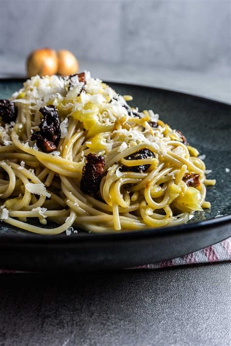 How many sugar are in pasta penne carbonara vegan - calories, carbs, nutrition