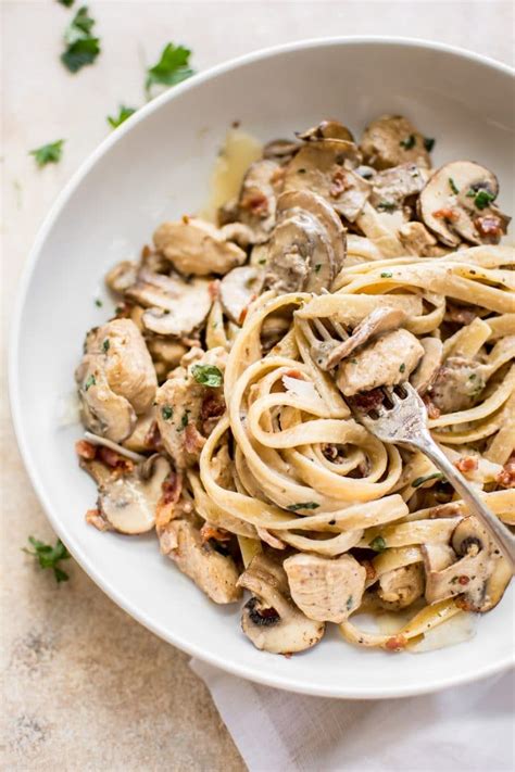 How many sugar are in pasta w/mushroom sauce/chicken - calories, carbs, nutrition