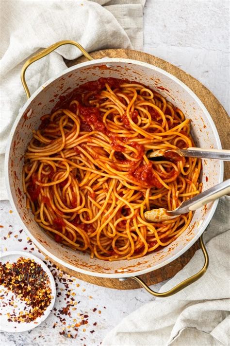 How many sugar are in pasta with arrabbiata sauce - calories, carbs, nutrition