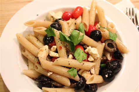 How many sugar are in pasta with olives and tomatoes - calories, carbs, nutrition