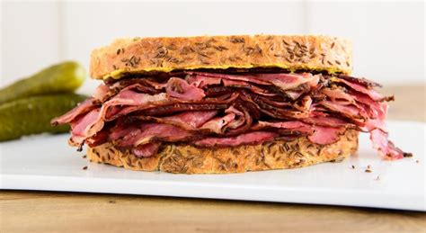 How many sugar are in pastrami on rye - calories, carbs, nutrition