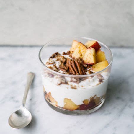 How many sugar are in peach and pecan parfait - calories, carbs, nutrition