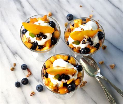 How many sugar are in peach and yogurt parfait (30965.0) - calories, carbs, nutrition
