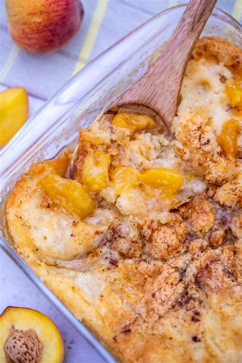 How many sugar are in peach cobbler - calories, carbs, nutrition