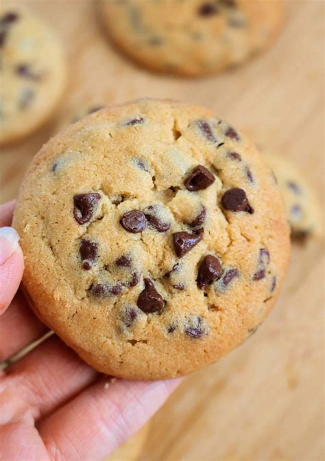 How many sugar are in peanut butter chocolate chip cookie - calories, carbs, nutrition