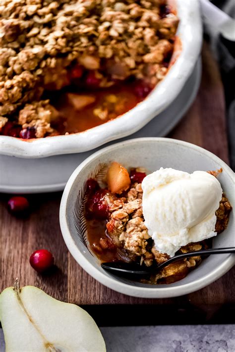 How many sugar are in pear cranberry crumble - calories, carbs, nutrition